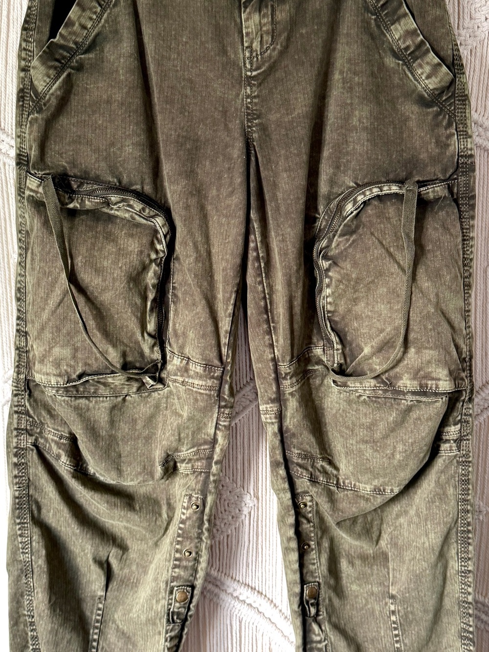 We the Free Can’t Compare Slouch Olive Green Mineral Washed Cargo Pant Utility S - Picture 6 of 16
